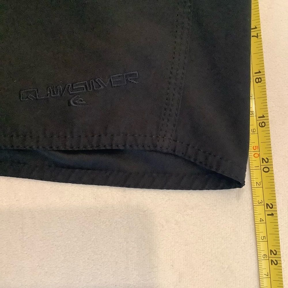 Quick Silver Board Shorts Men Medium Euc - image 5